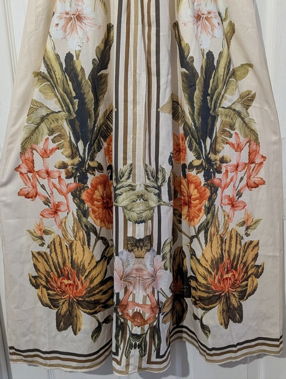 Commense Tropical Floral Print Deep V-Neck Maxi Dress - Picture 14 of 16